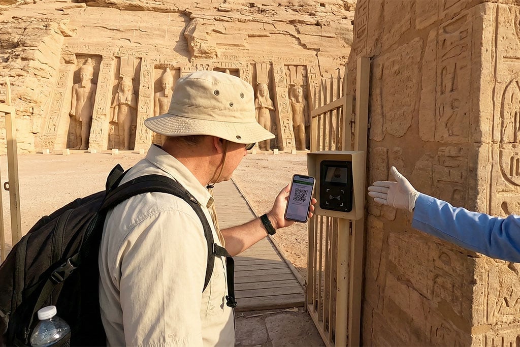 Visitor scanning QR code abu simbel tickets, abu simbel ticket