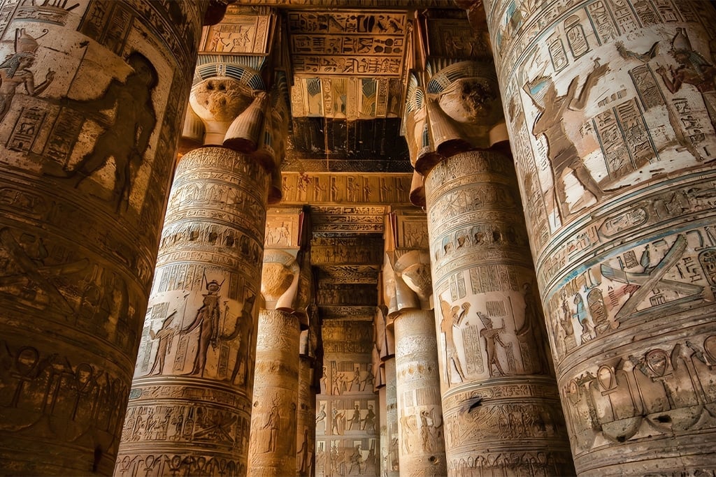 Interior view of flights to luxor, temple of karnak