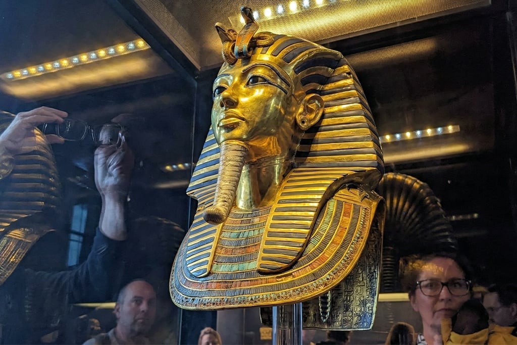 Tutankhamun's golden mask at the Egyptian Museum, private tour, egyptian museum egypt
