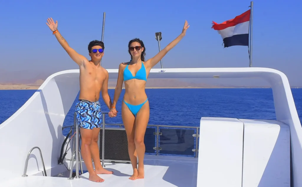 Two divers on a boat in Sharm El-Sheikh, intro dive course sharm, scuba diving white island