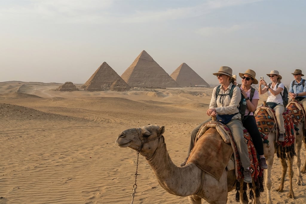 Camel ride at the Pyramids tours from hurghada to cairo, hurghada pyramids tour