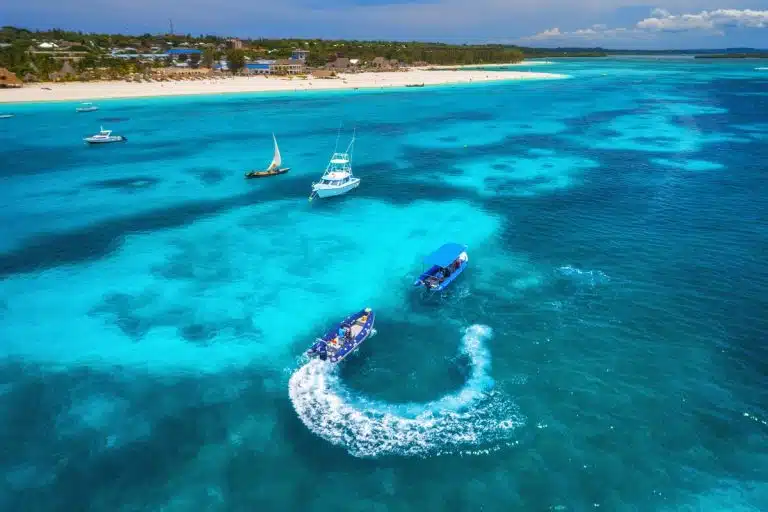 Boats navigating the turquoise waters el gouna day trip, el gouna tours