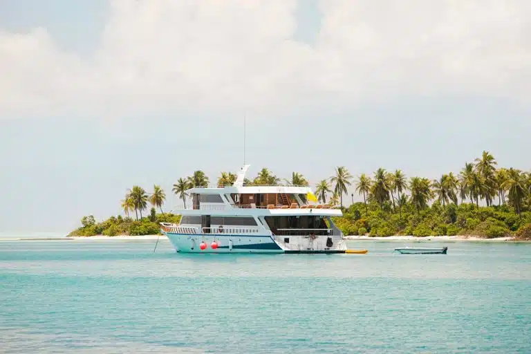Luxury yacht in El Gouna waters el gouna day trip, el gouna tours