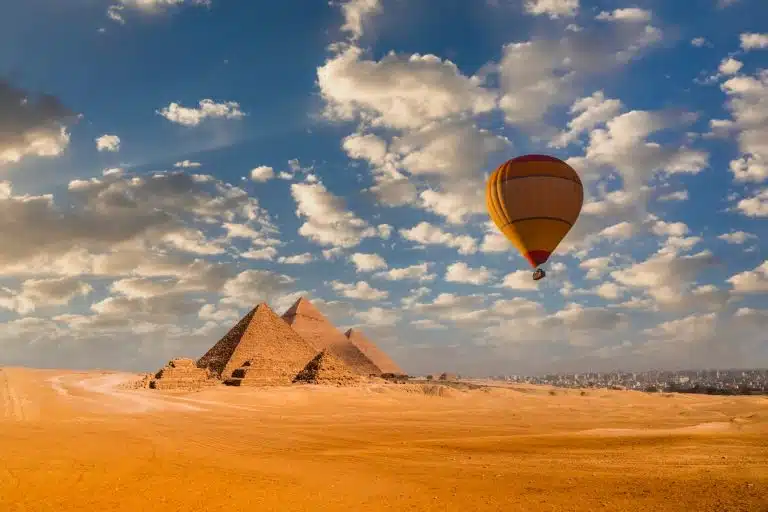 Hot air balloon soaring over pyramids from above, Kahire helikopter turu