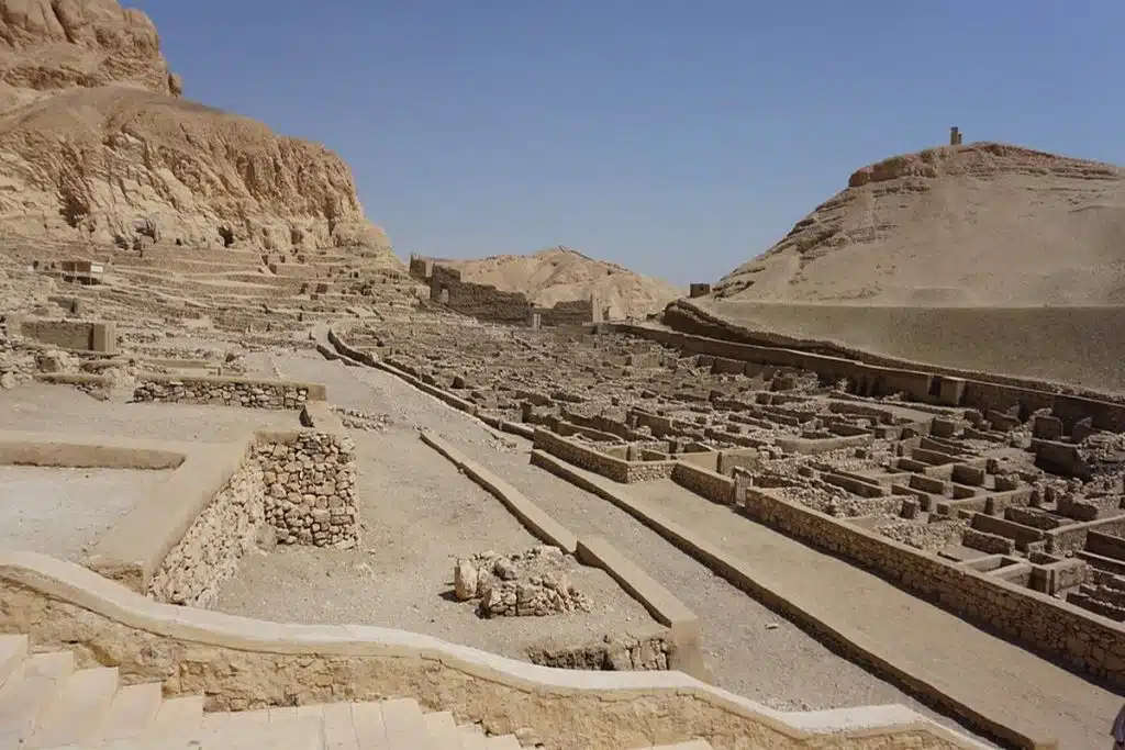 Ancient ruins of Qurna Village, luxor private tours, luxor airport transfer