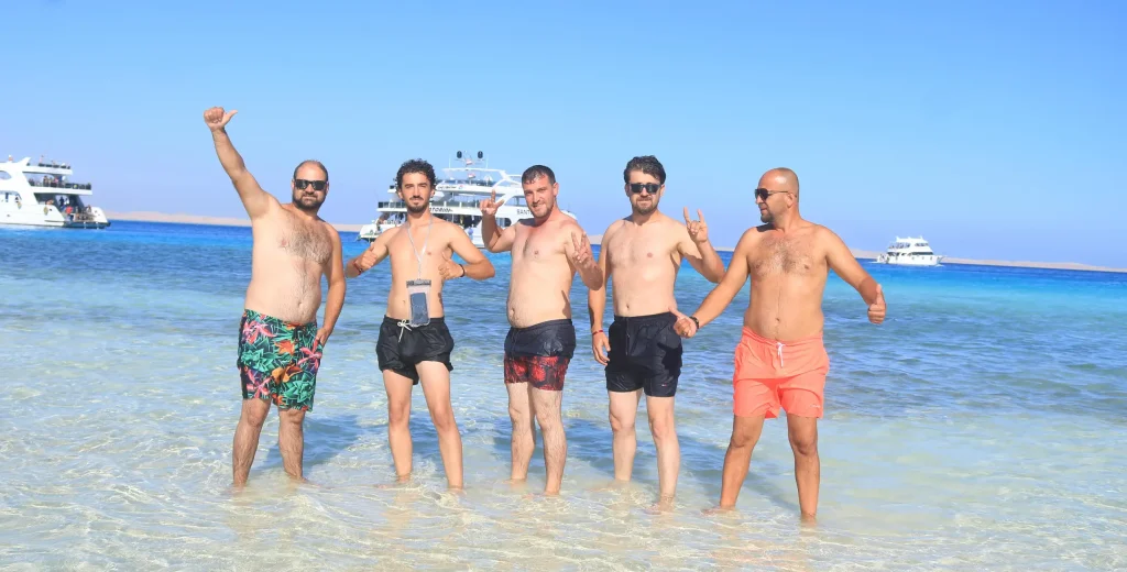 Group of friends at White Island intro dive course sharm, boat trip ras mohammed